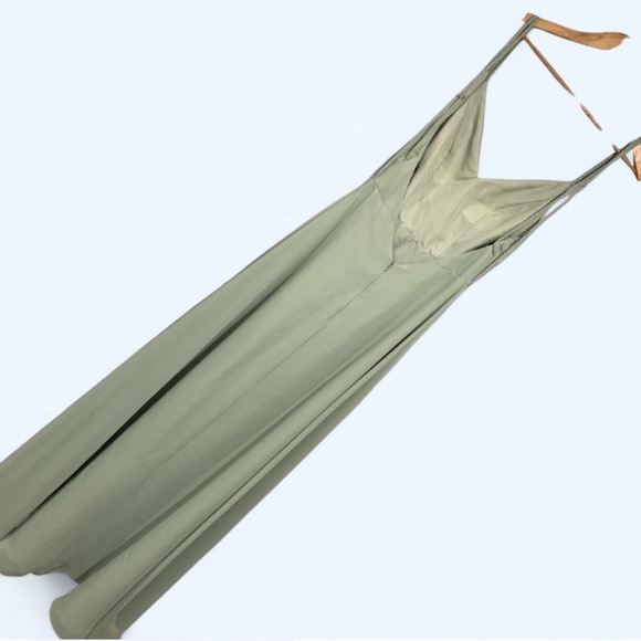 Elegant Green Spaghetti Strap Dress - Picture 2 of 3